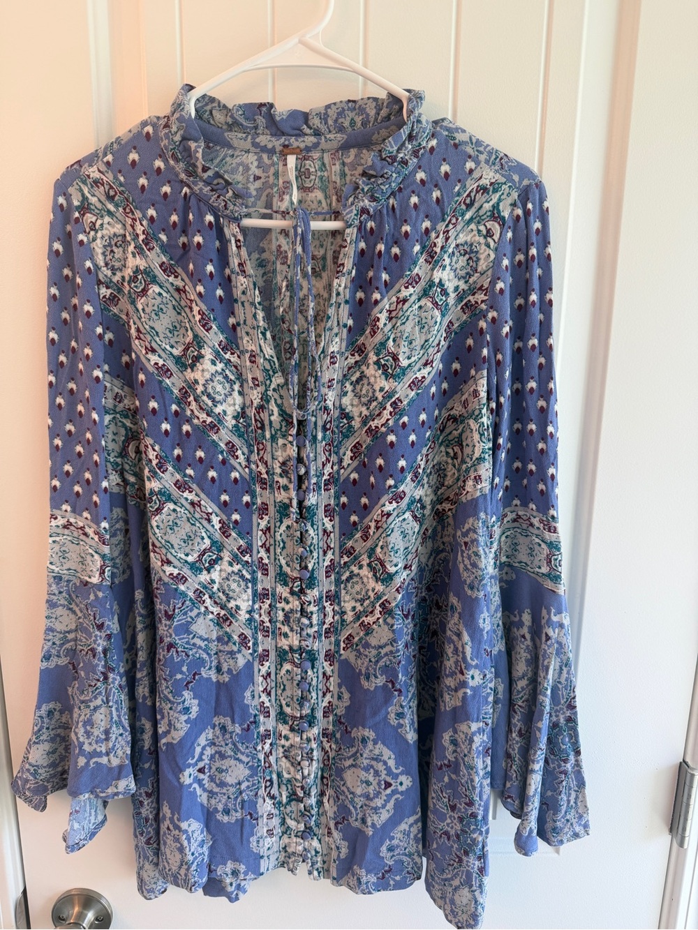 Free People Magic Mystery Bohemian Bell Sleeve Tie-Neck Rayon Tunic Size Small